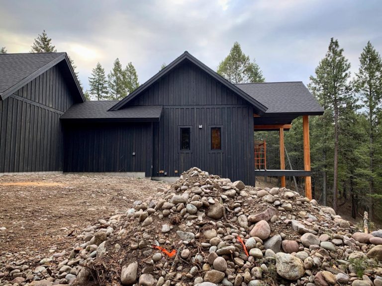 How much do I love this charcoal gray board and batten siding